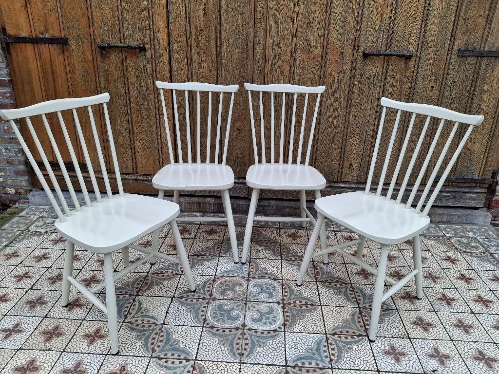4 Vintage spijlen stoelen, Huis en Inrichting, Stoelen, Zo goed als nieuw, Wit, Ophalen