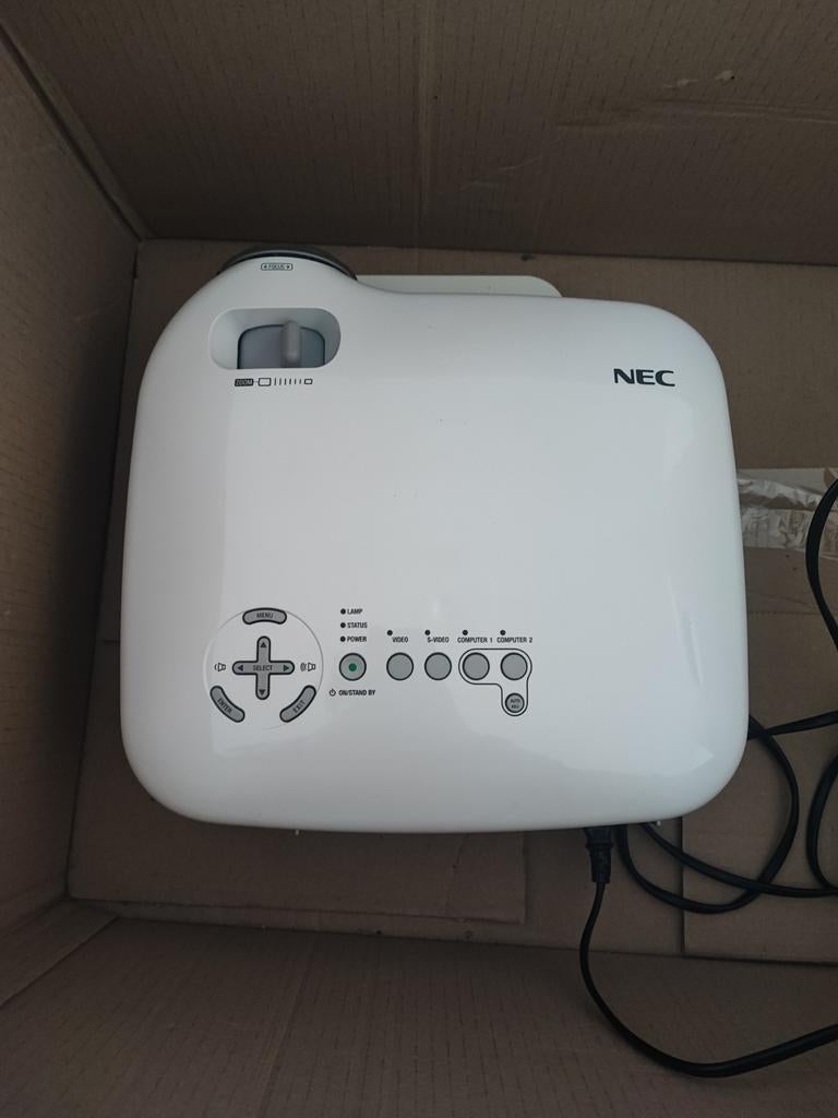 NEC VT670 avec HDMI, chargeur et rallonge, TV, Hi-fi & Vidéo, Projecteurs vidéo, Enlèvement ou Envoi