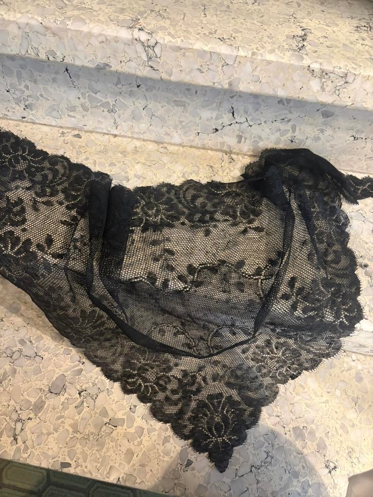 Vintage kant sjaaltje of sluier, Antiquités & Art, Curiosités & Brocante, Enlèvement ou Envoi