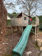 Groot speelhuis op platform met glijbaan., Ophalen, Zo goed als nieuw, Glijbaan