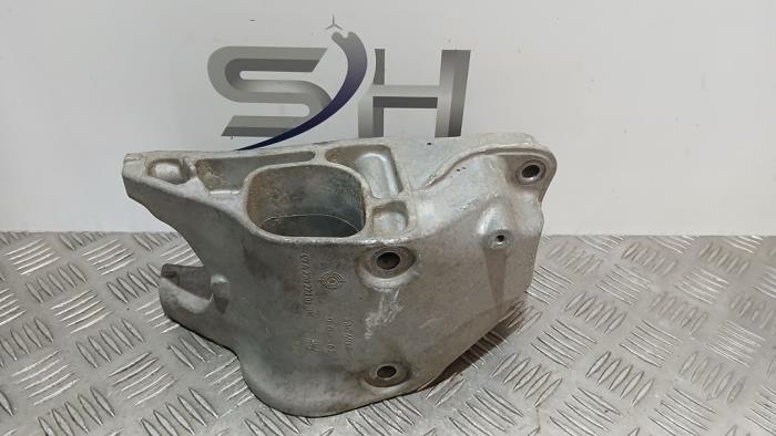 Support cardan d'un Mercedes CLA, Autos : Pièces & Accessoires, Freins & Transmission, Mercedes-Benz, Utilisé, 3 mois de garantie