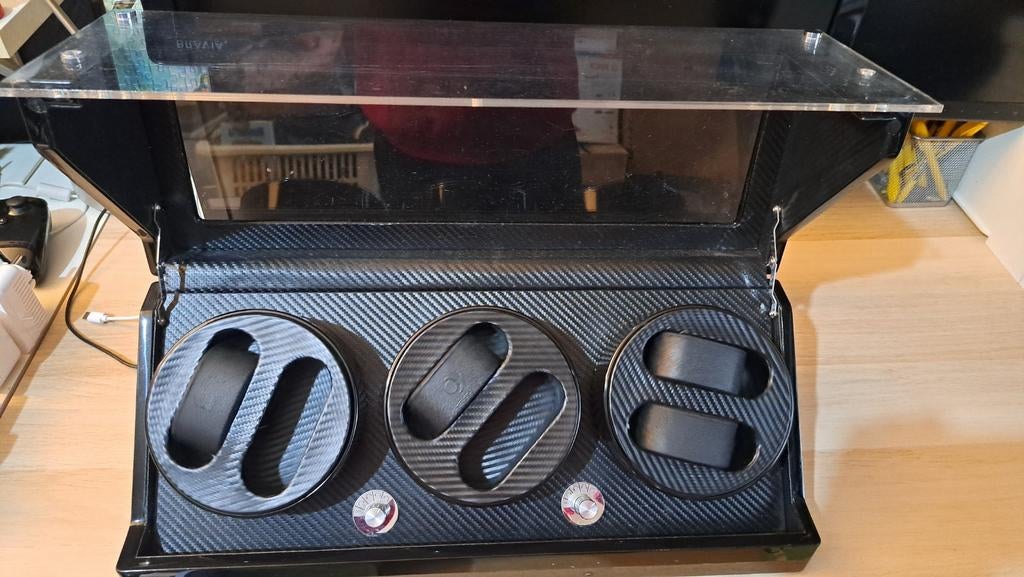 Zwart gelakt plexi horlogedisplay in goede staat, Ophalen of Verzenden