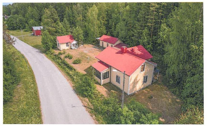 Gezellig huis met groot perceel & 3 bijgebouwen in Zweden, Immo, Buitenland, Dorp, Verkoop zonder makelaar, 7 kamers, 182 m²