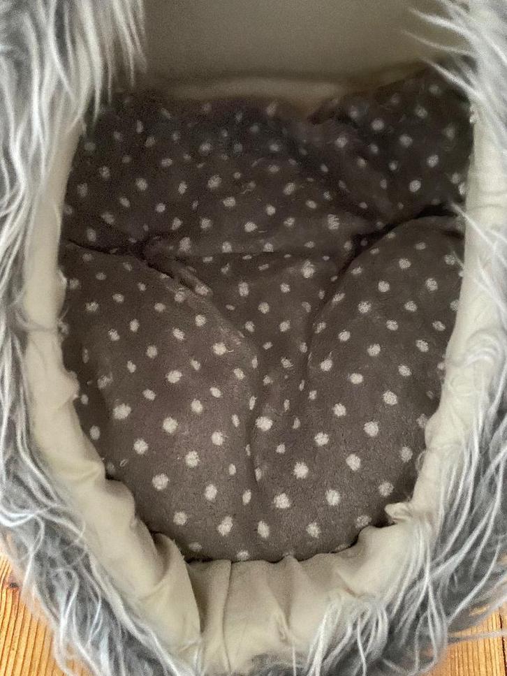 Niche pour chat/petit chien, Animaux & Accessoires, Paniers pour chats, Utilisé, Polyester, Enlèvement ou Envoi