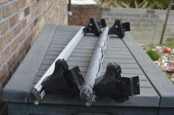 NAVARA D40 dakdragers met dubbele cabine uit 2006. beschikbaar voor biedingen