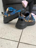 Jeans Couture Versace, Vêtements | Femmes, Enlèvement, Comme neuf, Sneakers et Baskets
