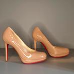 Beige lakpompen van Christian Louboutin in uitstekende staat, Kleding | Dames, Pumps, Verzenden, Beige, Zo goed als nieuw