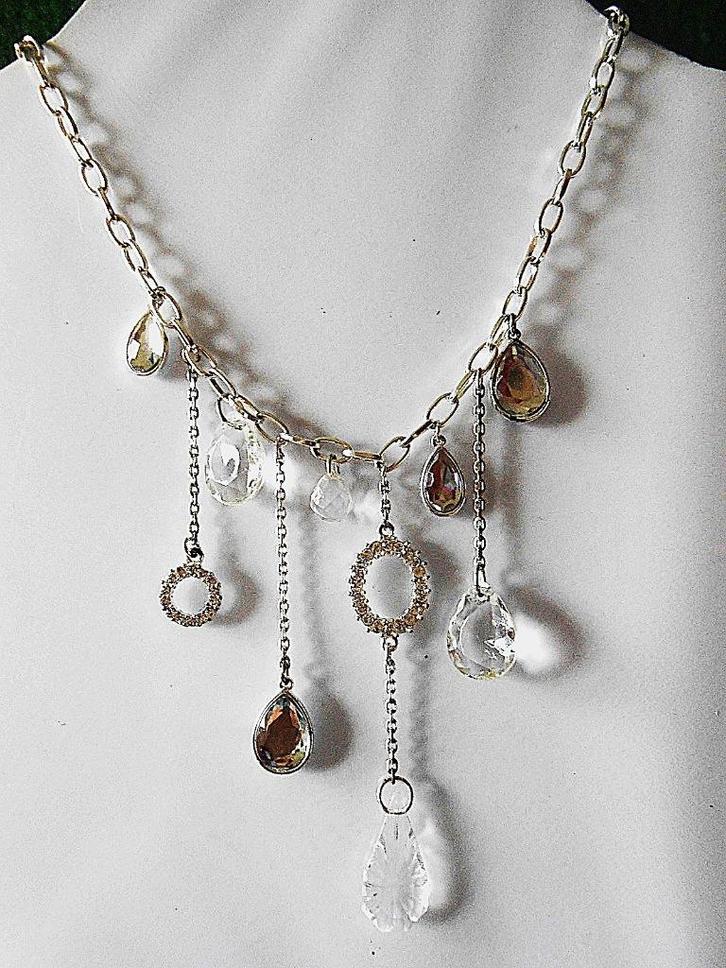 Avon: fijne, elegante halsketting, Handtassen en Accessoires, Kettingen, Nieuw, Zilver, Ophalen of Verzenden