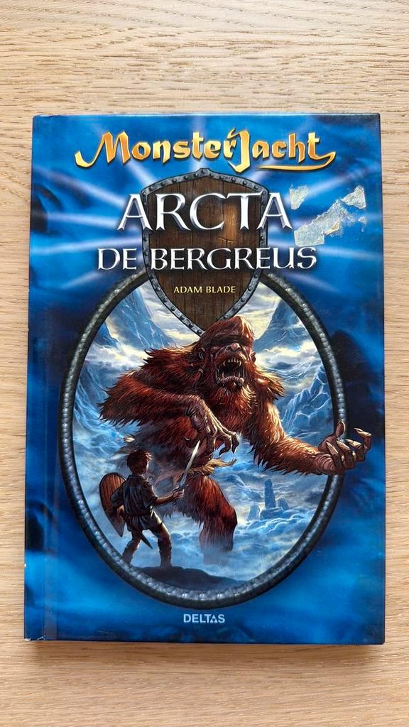 Adam Blade - Arcta de bergreus, Boeken, Kinderboeken | Jeugd | onder 10 jaar, Gelezen, Ophalen of Verzenden