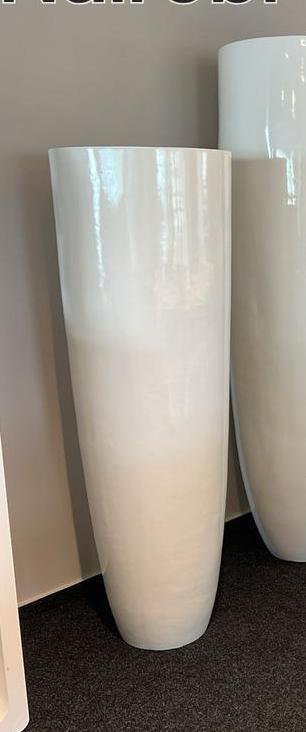 Nieuwe vaas. 2 stuks maat 1m50, voor binnen beschikbaar voor biedingen
