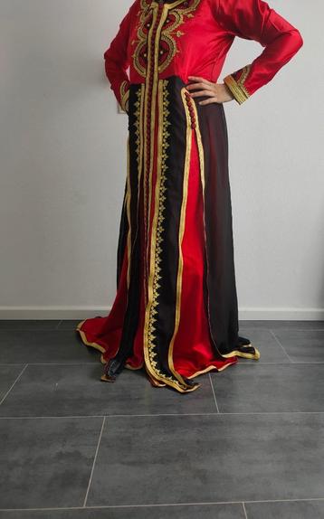 Een mooie kleurrijke Marokkaanse/feestelijke jurk - Takshita