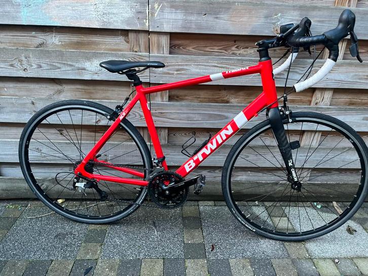 B’TWIN Triban racefiets – aluminium frame & carbon vork, Fietsen en Brommers, Fietsen | Racefietsen, Gebruikt, Heren, Meer dan 20 versnellingen