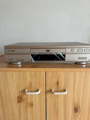 Verschillende dvd / cd /.  Vhs spelers. Deels nieuw disponible aux enchères