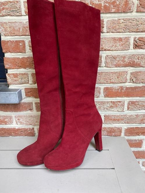 Carma wijnrode suède laarzen met plateauzool - 39, Kleding | Dames, Schoenen, Zo goed als nieuw, Hoge laarzen, Rood, Ophalen of Verzenden