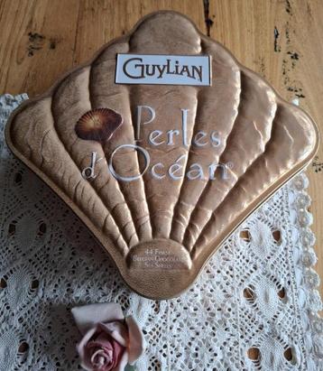 Vintage Belgisch schelpvormig blik, Guylian, reliëf beschikbaar voor biedingen
