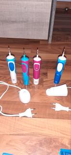 2 volwassen + 2 kinderen oral b elektrische tandenborstels, Gebruikt, Ophalen