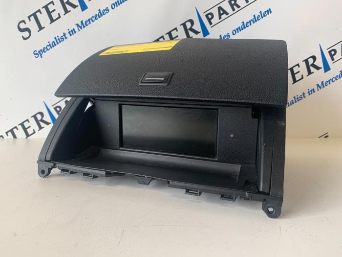 Navigatie Display van een Mercedes C-Klasse, Auto-onderdelen, Elektronica en Kabels, Mercedes-Benz, Gebruikt, 3 maanden garantie