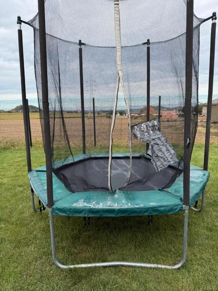TRAMPOLINE 240, Enfants & Bébés, Jouets | Extérieur | Trampolines, Utilisé, Enlèvement