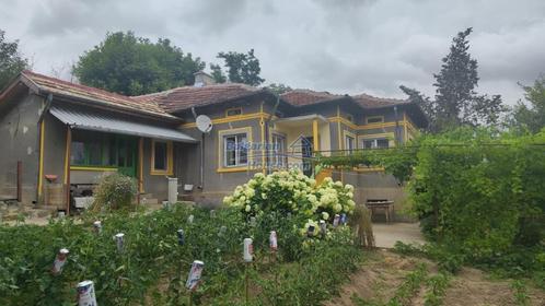 House in Bulgaria not far from the sea with huge garden, Immo, Buitenland, Overig Europa, Woonhuis, Dorp