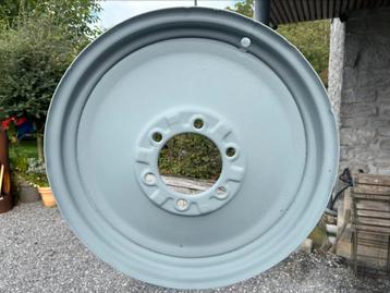 Velg voor oude tractor (MF) beschikbaar voor biedingen