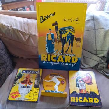Ricard borden en plaasteren beeld .  beschikbaar voor biedingen