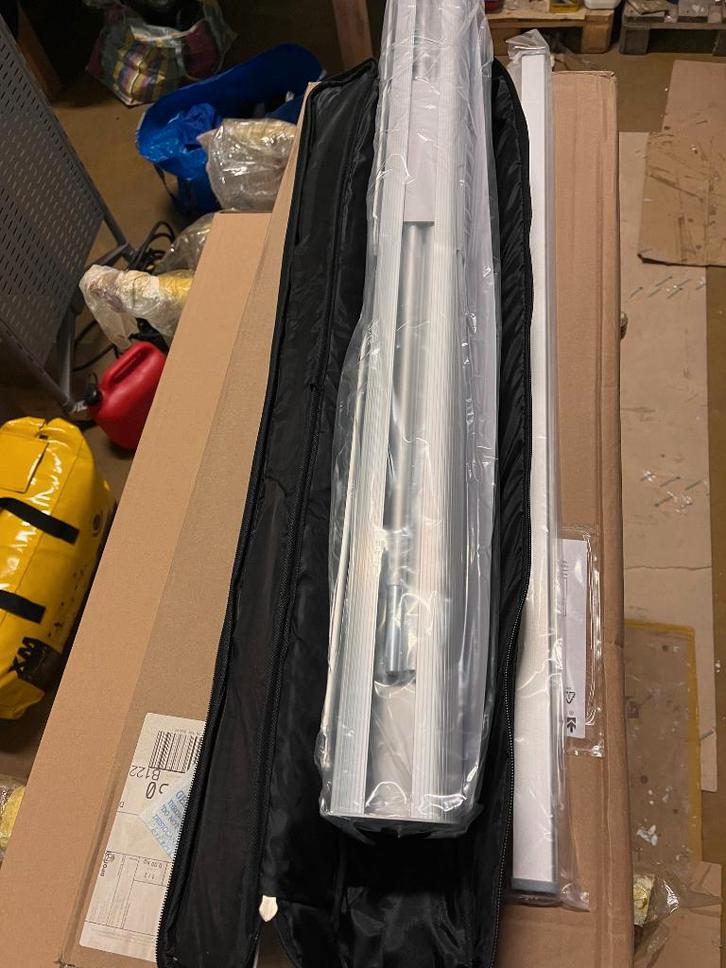 Roll-up voor banner van 85cm breed x 195cm hoog, Zakelijke goederen, Kantoor en Winkelinrichting | Winkel en Inventaris, Ophalen