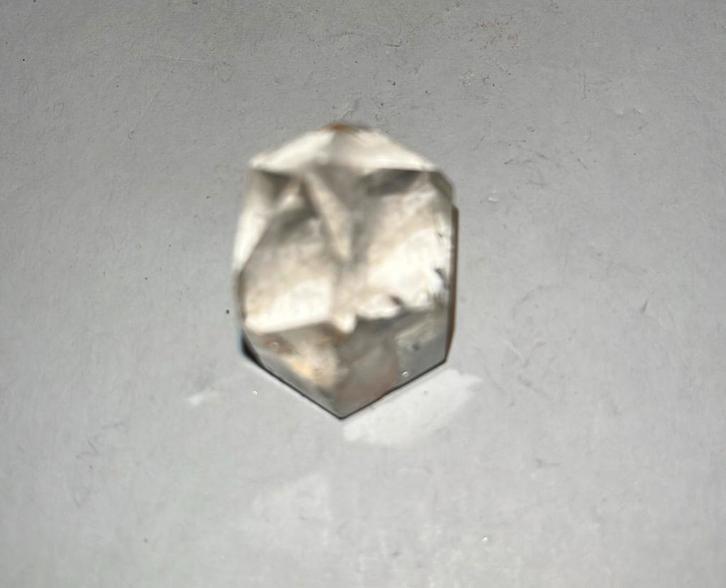 Bergkristal punt - 17,88gram - 29mm x 25mm x 18mm, Handtassen en Accessoires, Edelstenen, Nieuw, Ophalen of Verzenden