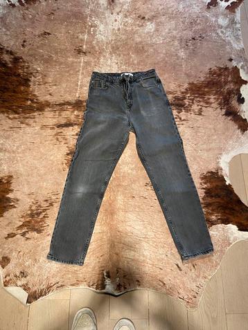 Broek beschikbaar voor biedingen
