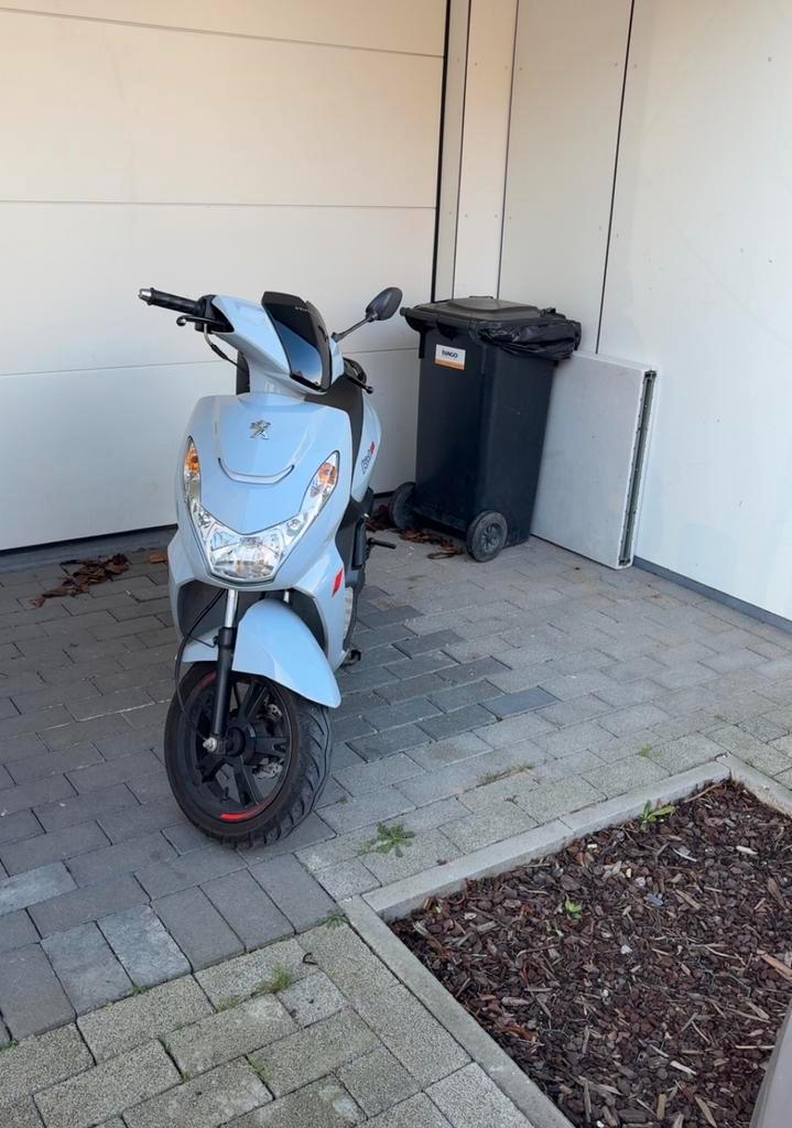 Peugeot kisbee rs, Fietsen en Brommers, Scooters | Peugeot, Zo goed als nieuw, Klasse A (25 km/u), Ophalen