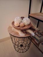 Tafeltje met decoratie, Ophalen