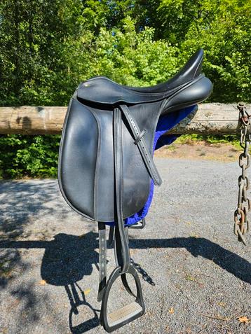 Selle de dressage Bates Caprilli 17 pouces, Enlèvement, Comme neuf