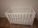 Babybedje Bopita – wit, houten kinderbed in perfecte staat, Kinderen en Baby's, Ophalen, Zo goed als nieuw, Minder dan 140 cm