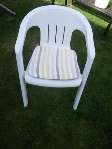 Mooie geel/bruine kussens voor tuinstoelen beschikbaar voor biedingen