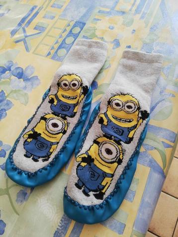 Chaussons Minions. Pointure 35-38. Neufs. 