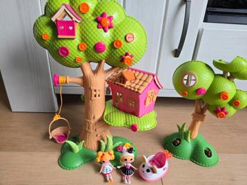 Lalaloopsy boomhut met 2 poppetjes en muiskarretje beschikbaar voor biedingen