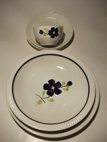 Assiettes, tasse à café dessin violette - Sarreguemines, Enlèvement ou Envoi