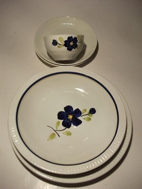 Borden, koffiekopje met viooltje - Sarreguemines & Digoin, Antiek en Kunst, Antiek | Servies los, Ophalen of Verzenden