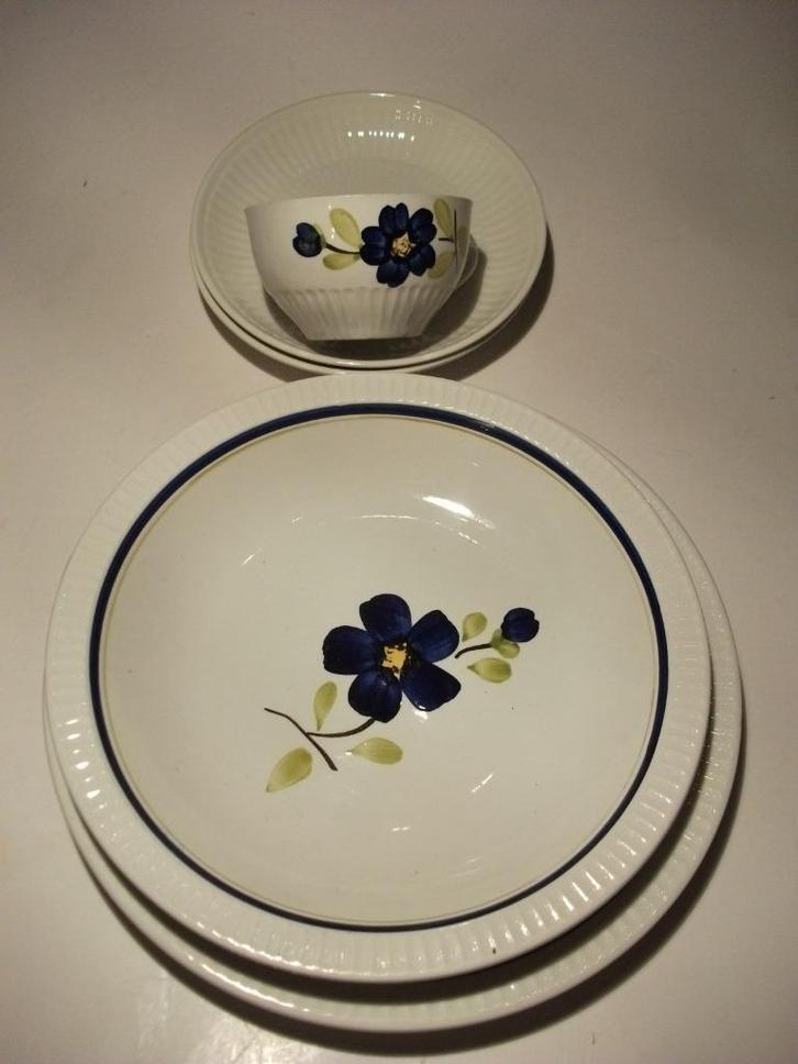 Borden, koffiekopje met viooltje - Sarreguemines & Digoin, Antiek en Kunst, Antiek | Servies los, Ophalen of Verzenden