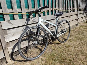 Semi-racefiets van Venturelli met carbon frame en voorvork beschikbaar voor biedingen