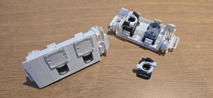 Legrand Mosaic – 2x doubles prises RJ45 (4 ports), Doe-het-zelf en Bouw, Elektriciteit en Kabels, Zo goed als nieuw, Overige typen