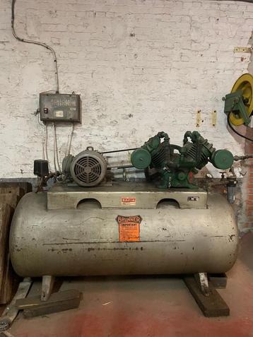 Industriële compressor + reserve motor, 100 liter of meer, Ophalen, Gebruikt, 10 bar of meer