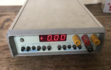 Kentron Digitale Multimeter Bench