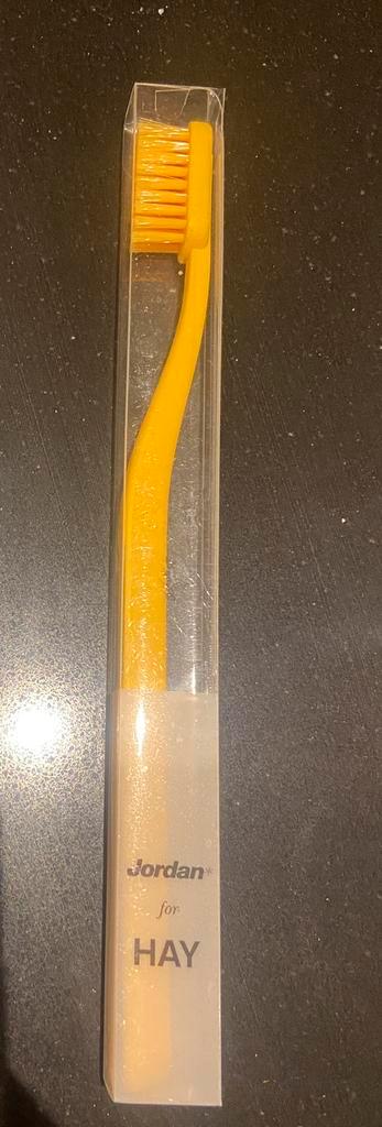 Brosse à dents jaune Hay Jordan - Nouveau, Enlèvement ou Envoi, Comme neuf, Brosse à dents