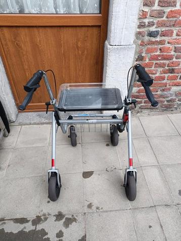 Tribune deambulateur pliable avec 4 roues et freins NEUF  beschikbaar voor biedingen