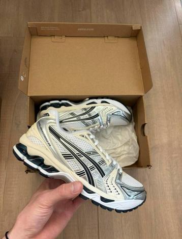 Asics Gel Kayano 14 beschikbaar voor biedingen