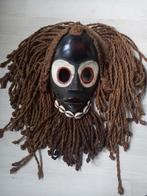 2 maskers DAN met kauri-schelpen, munten, belletjes, kraaltj, Antiek en Kunst, Ophalen of Verzenden