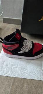 Air jordan fille ou garçon taille 35, Ophalen, Zo goed als nieuw, Schoenen