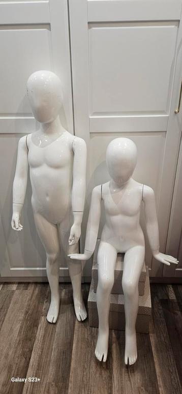 Lot de 2 mannequins enfants beschikbaar voor biedingen