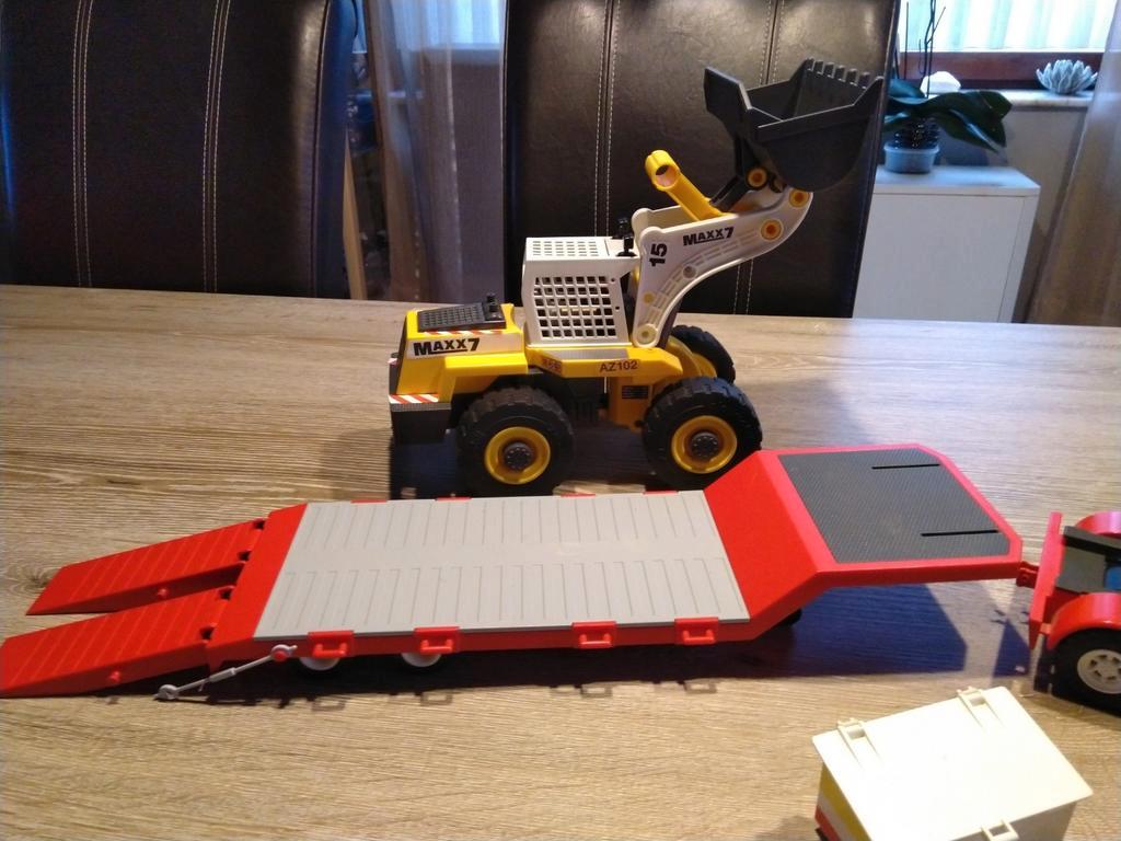 ② Camion remorque + grue Playmobil et accessoires