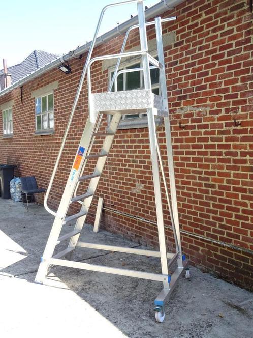 Bordestrap Solide 8 treden, Doe-het-zelf en Bouw, Ladders en Trappen, Zo goed als nieuw, Trap, 2 tot 4 meter, Ophalen